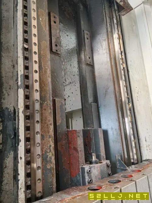 台湾高峰2616门龙加工中心法那科：oi-MD。轴主BT50