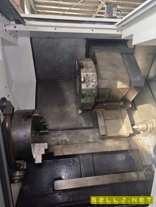 2013年韩国威亚L300C数控车床，91孔主轴回转直径750mm.
