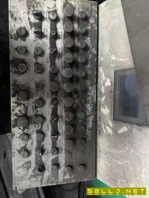 1600吨锻造液压机。闭式模锻、碾环开坯冲孔、双动闭式.