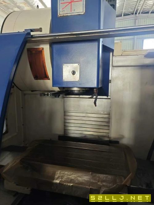 台湾东台850加工中心，发那科系统，BT40主轴8000转，.