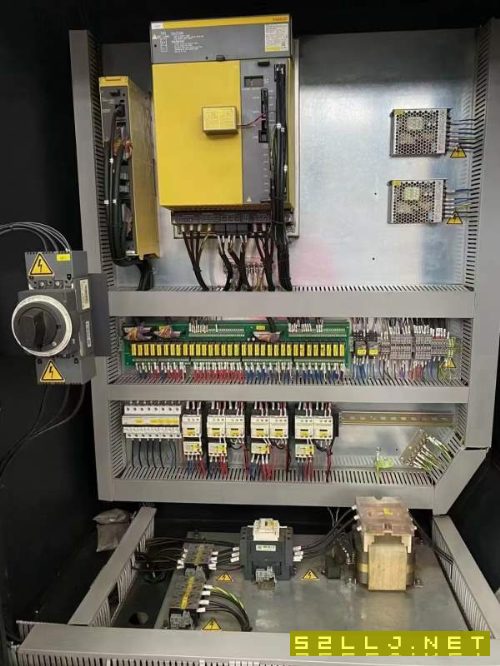 年前定有优惠：2018年永华1060加工中心，三线轨，bt40.