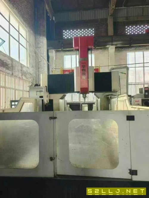 工厂在位出售，价格不高华鼎4022数控龙门加工中心工作.