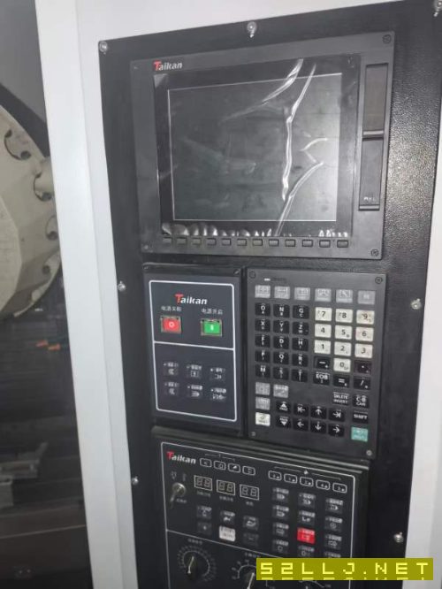 刚刚买下4台准新台群T500B钻攻，21把刀，24000转，几.