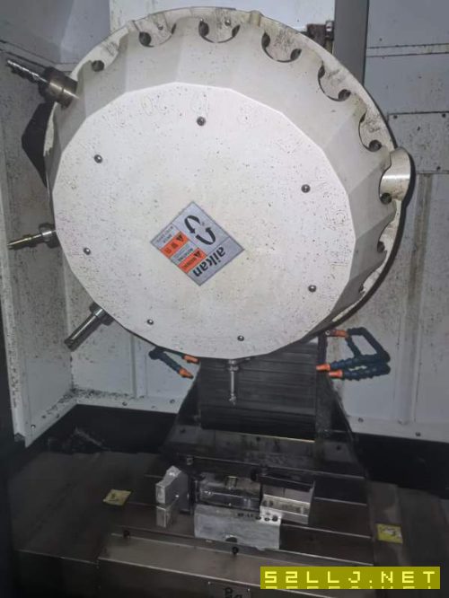 刚刚买下4台准新台群T500B钻攻，21把刀，24000转，几.