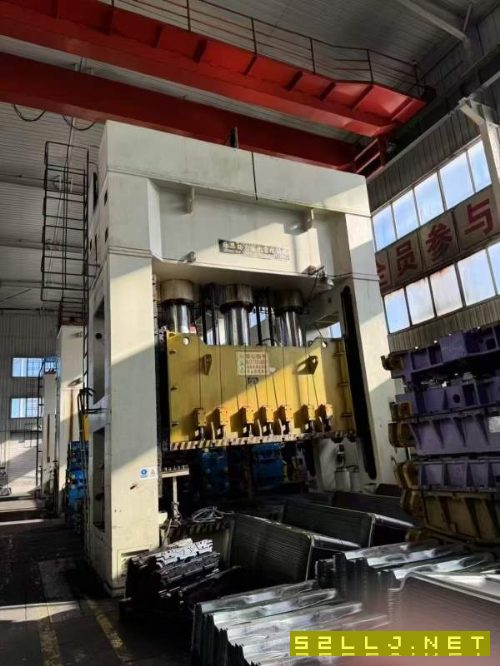 江苏国力锻压机床有限公司产YL34-1300，工作台尺寸400.