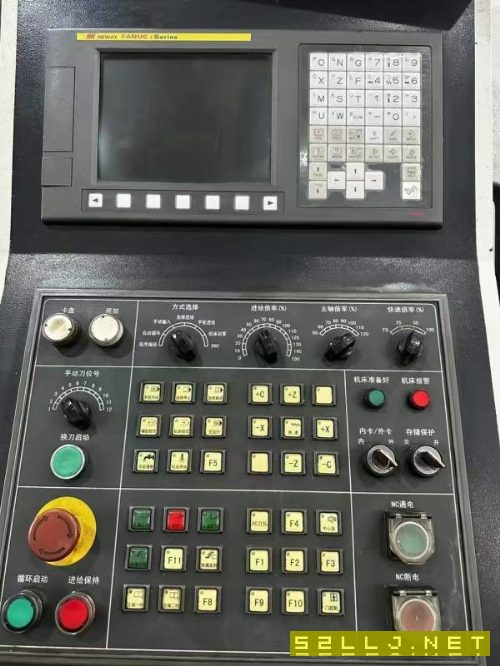 纽威800立车带zf齿轮箱，a2-18主轴。价格便宜，需要的.