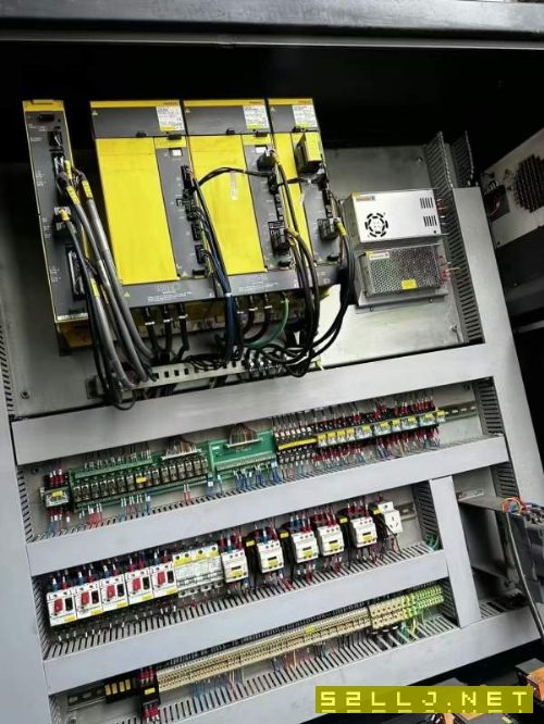 纽威800立车带zf齿轮箱，a2-18主轴。价格便宜，需要的.