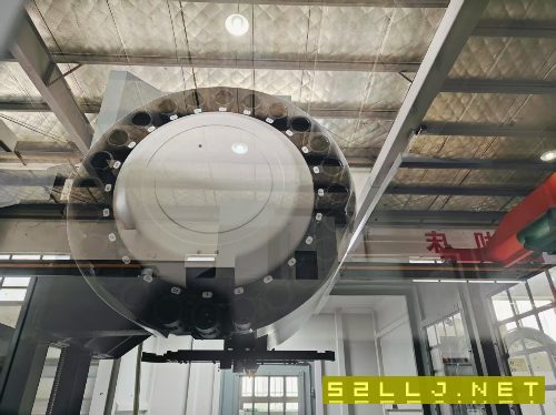 全新1580重型加工中心。三菱M80系统。BT50主轴皮带6000转，24把刀臂式刀库.