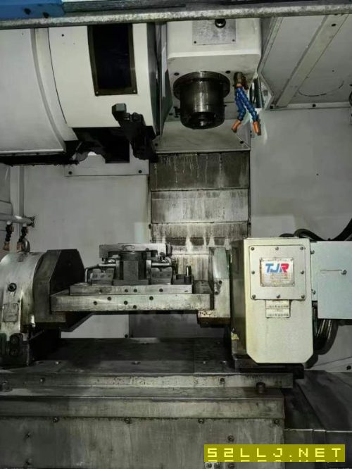 台湾原装进口东台720加工中心，BT40，10000转，谭佳21.