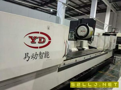 工厂在位闲置少用无锡易动4500型材机铸件机身.三轴滚.