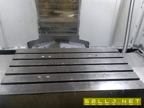 深圳泽冠，三线960皮带10000转，在位BT40精度一丝。
