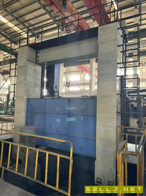 福建成功DVT4米立车。加工高度3.15米，卡盘直径3.15米.