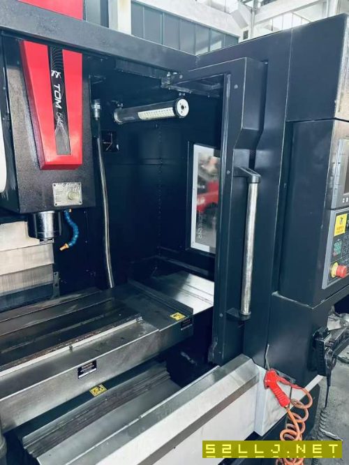 创胜特尔加工中心TOM545同款两台，发那科系统，BT40主.