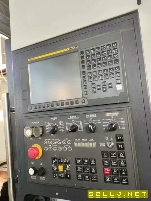 台功855加工中心，法纳克MFplus系统，主轴皮带10000转.