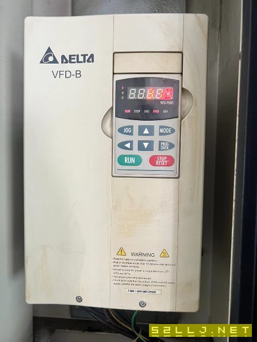 佳瑞特8070雕铣机，新代系统，安川电机驱动，ER32主轴，24000转，三轴移动.