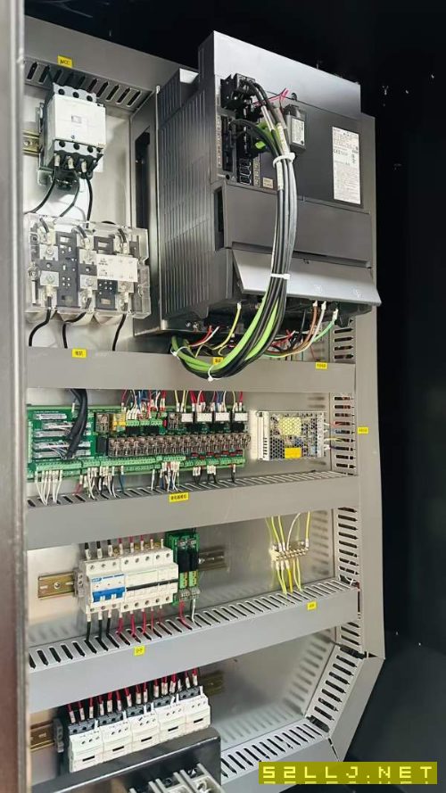 打包出三台九九新江苏京阳VMC-856立加行程0工作台BT40.