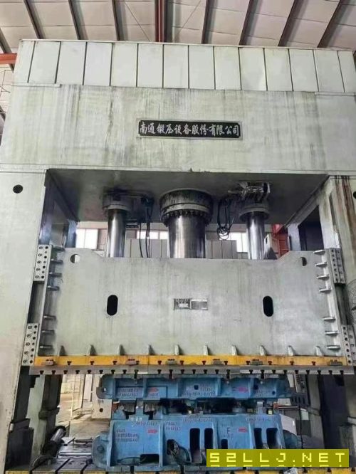沈阳工厂刚刚买下二台南通框架液压机。一台1600吨，有.