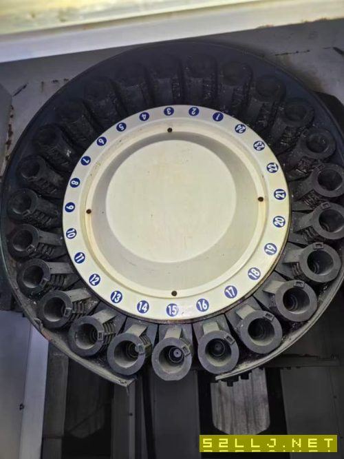 台湾颖元AU855重型加工中心，配发那科MD系统，BT40主.