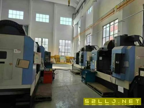 斗山5450加工中心3台，硬轨机，BT50主轴带中心出水，.