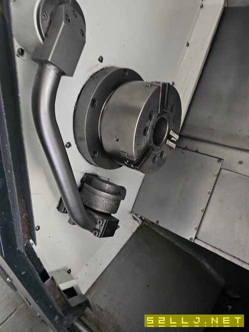 威亚L210A数控车床，8寸卡盘，带对刀仪，12工位刀塔，.