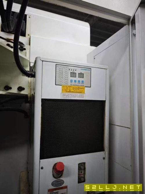 同款两台巨高VL850B立式加工中心三轴线轨.三菱M80系统.