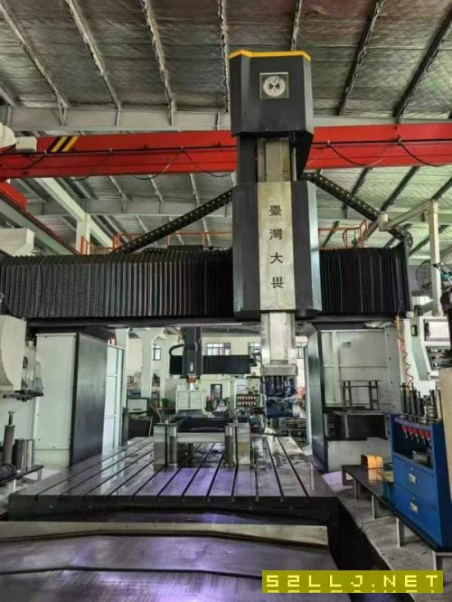新定大隈4032龙门加工中心行程4255-3200-1200工作台42.