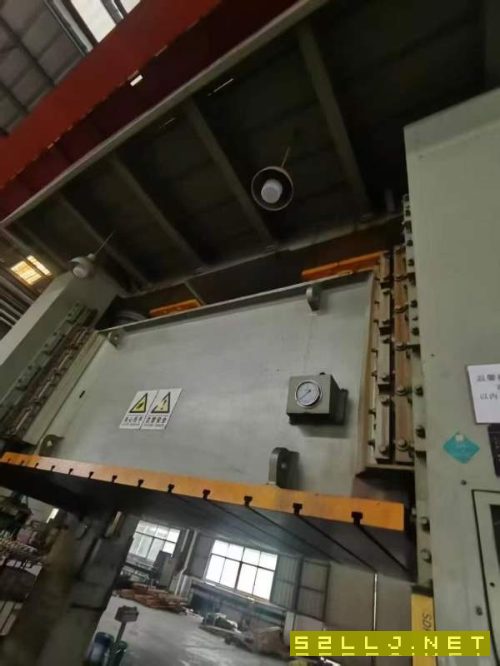 广东锻压800吨双点冲床，台面40001800，前移工作台，.