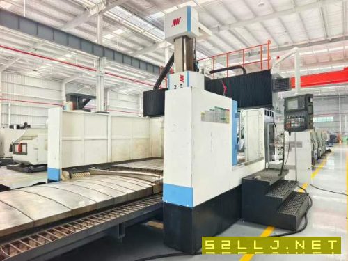 仓库新到一台纽威4028数控龙门，Z轴400x400方滑枕，带.