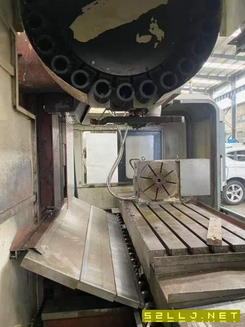 友佳VB_715A加工中心，BT50齿轮头，带中心出水，三轴.