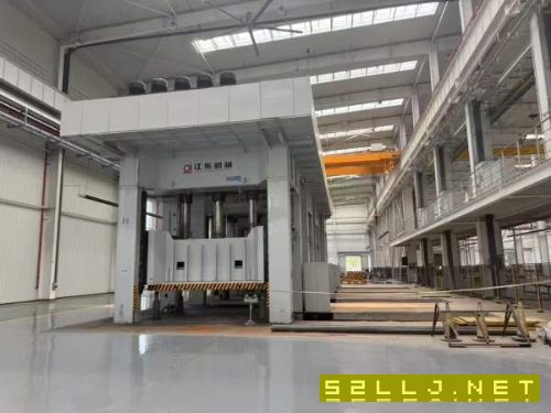 大型精品液压机线：重庆江东产，，2100吨的有效台面2..