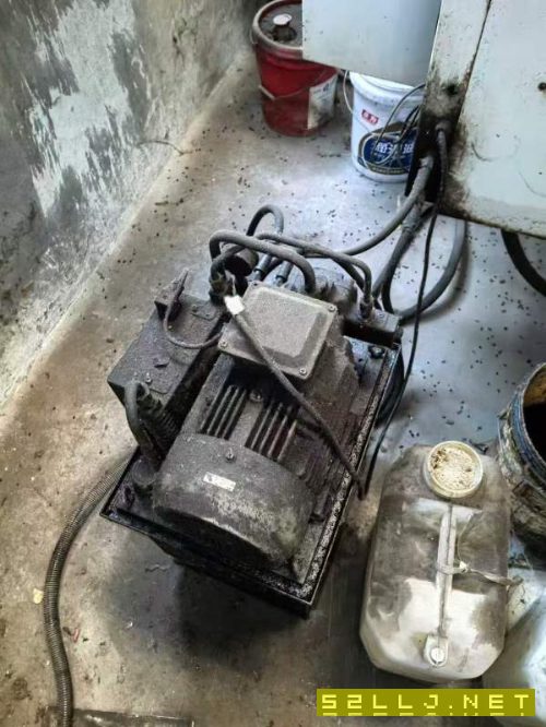 刚刚买下青海一机XH755G/2单工位卧式加工中心一台。发.