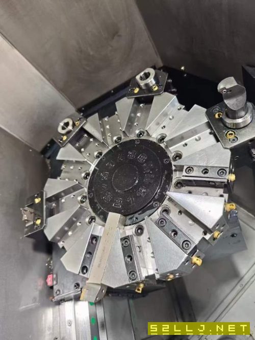 刚刚拿下一台9.9成新2025年斗山迪恩LYNX305数控车床、.