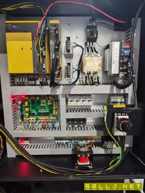 刚刚拿下一台9.9成新2025年斗山迪恩LYNX305数控车床、.