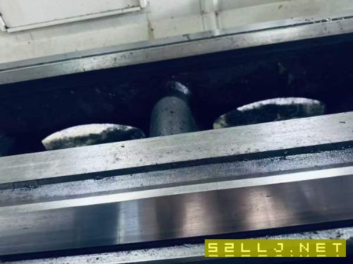 61100/3000数控车床一台整体落地床脚，重型600款导轨.