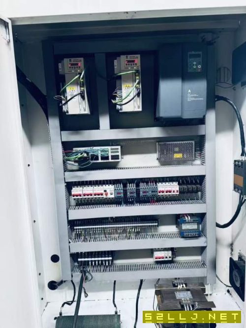 61100/3000数控车床一台整体落地床脚，重型600款导轨.