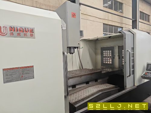 刚刚买下同款4台广东佛威1580数控铣、两线一硬导轨，.