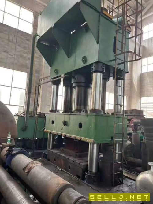 南通皋液2000吨,台面1.6米2.5米,带移动台,中间顶出.