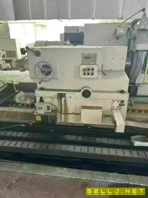 刚刚买下上海机床产砂轮架移动式数控外圆磨床MKA13100.