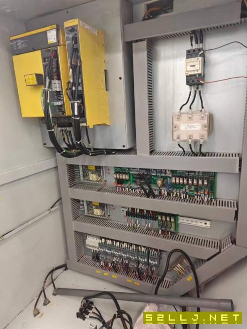 刚刚买下:银尚855加工中心一台,三线规,发那科大屏m.