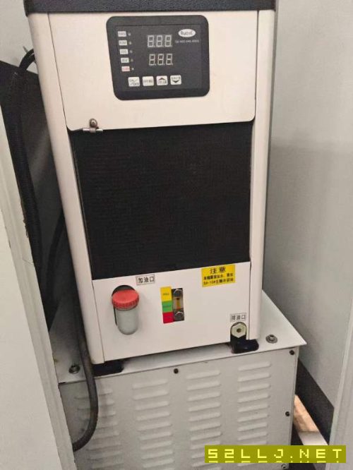 刚刚买下:银尚855加工中心一台,三线规,发那科大屏m.