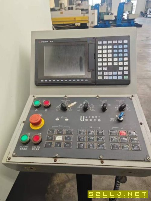 刚刚买下同款4台广东佛威1580数控铣、两线一硬导轨，.