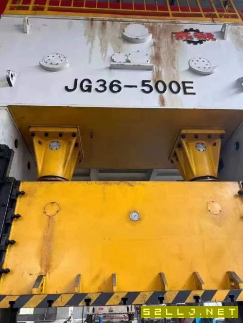 山东工厂刚刚买下高锻500吨闭式双点。九九成新,有效.