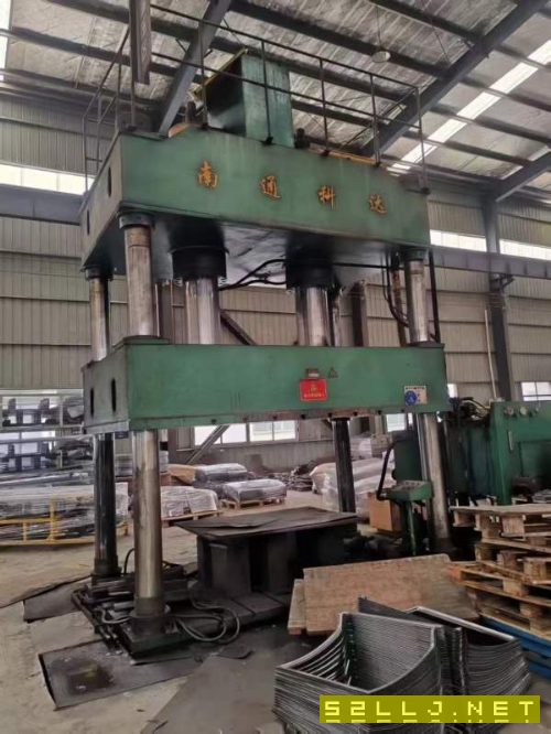 南通630吨液压机,台面1.8米3米,开口2米,油缸行程1..