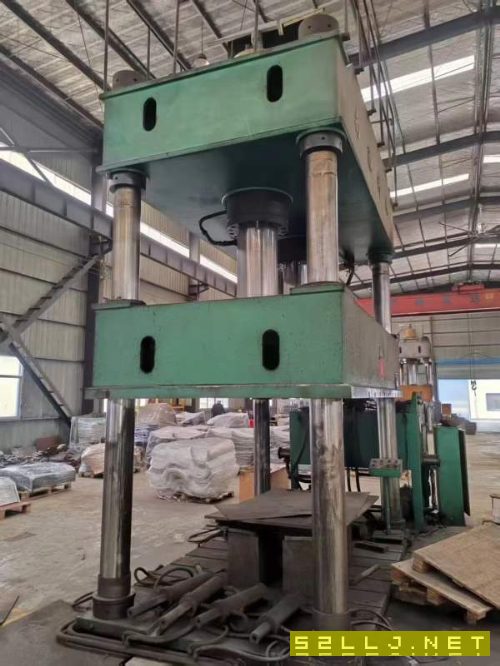 南通630吨液压机，台面1.8米3米，开口2米，油缸行程1..