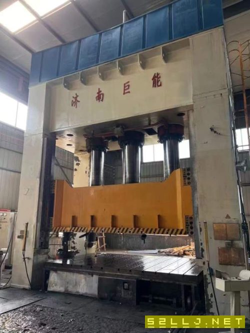 济南巨能1600吨框架液压机。有效台面2.5X4米。开口2米.