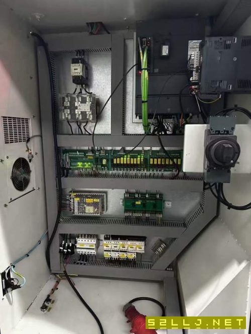 同款两台台信855加工中心,工作台三轴行程0,主轴直连.