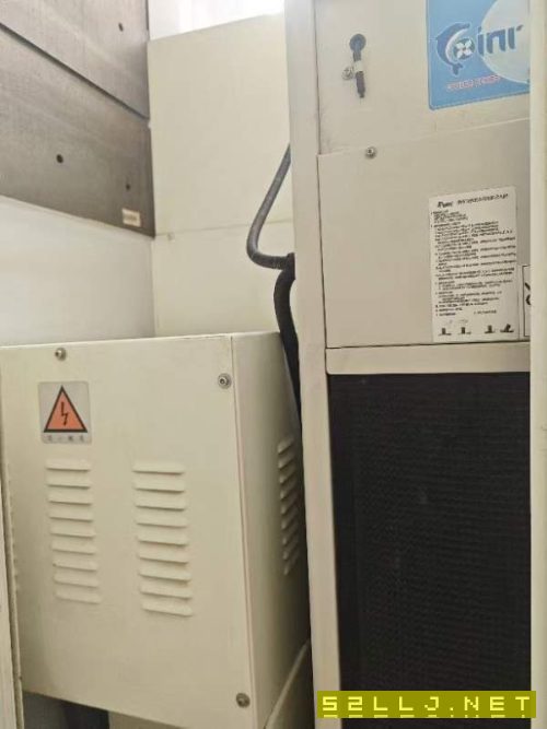 出售同款四台2017年产佛威精密1580数控铣,三菱M70系.