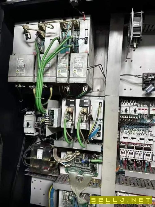 马扎克立式加工中心VTC-200BN行程:1120510510mm工作台.