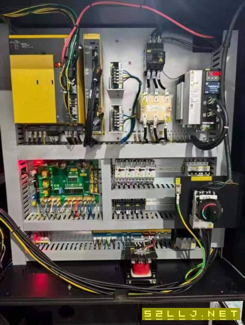 刚刚拿下一台9.9成新2025年斗山迪恩LYNX305数控车床、.