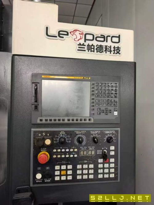 同款两台江苏兰帕德850立加三轴滚柱导轨.发那科0i-MFp.